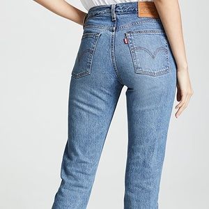 LEVI’s WEDGIE JEANS